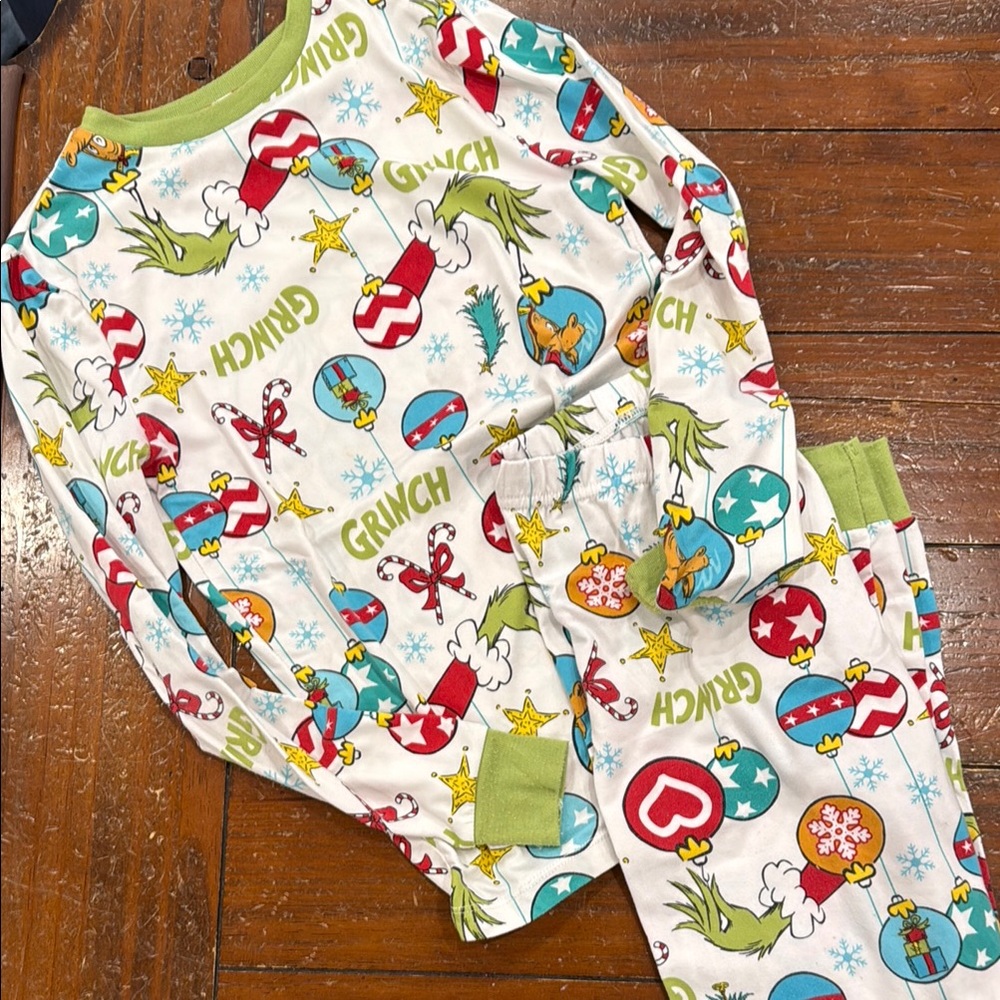 The Grinch super soft unisex pajama set size 10
